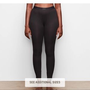 Skims leggings